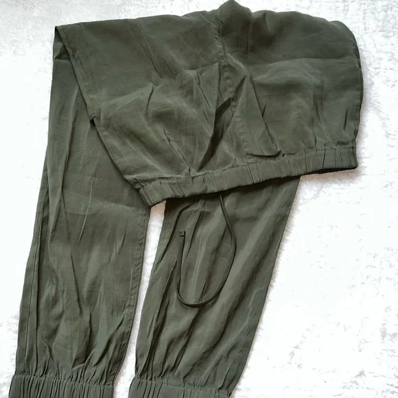 Olive green pant - Picture 2 of 2